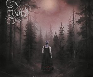 Jord Emellan Träden cover